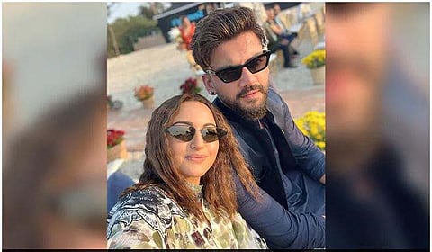 Sonakshi I Love You : दबंग गर्ल सोनाक्षी सिन्‍हा कुणाच्या प्रेमात पडलीय?