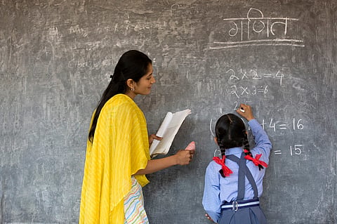 नगर :  टीईटी घोटाळ्यातील 13 गुरुजींचा पगार बंद !