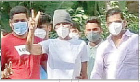 टिळक, जगताप यांनीही केले मतदान; राज्यसभा निवडणुकीसाठी अ‍ॅम्ब्युलन्समधून जाऊन बजावला हक्क