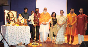 देहभान हरपल्याशिवाय खरे काव्य स्फुरत नाही; सद्गुरुदास महाराज यांचे प्रतिपादन