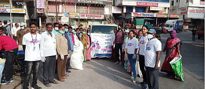 नर्‍हे गावात प्लॉगेथॉन 2022 उपक्रमाचे प्रसंगी कनिष्ठ अभियंता नकुसा ढोले, मुकादम सुहास चौरे व आरोग्य कर्मचारी.