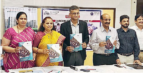 एमआयटी-एडीटी विद्यापीठ आणि क्रेडाई पुणे मेट्रो यांच्यातील सामंजस्य करारप्रसंगी उपस्थित मान्यवर.