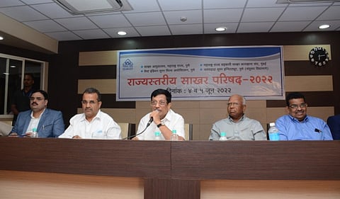 साखरेत अल्पकालीन फायद्यासाठी अनिष्ट प्रथांना थारा नको: प्रशासक विद्याधर अनास्कर