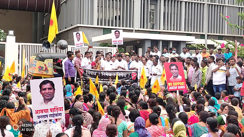 सुभाष जगताप यांच्यावरील खोट्या कारवाईच्या निषेधार्थ जिल्हाधिकारी कार्यालयावर मोर्चा