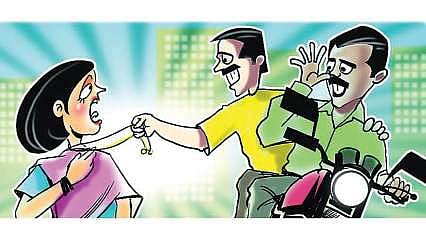 Pune Crime News : दुचाकीवरील चोरट्यांनी दागिने हिसकाविले