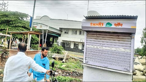 सोलापूर :  तुळजापूर बसस्थानकाला अतिक्रमणाचा विळखा
