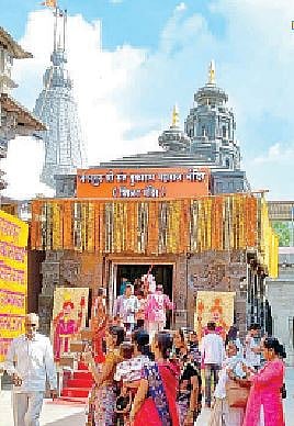 देहूतील शिळा मंदिर भाविकांनी फुलले