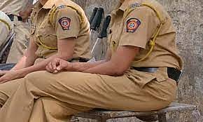 महिला पोलिस कर्मचार्‍यांना धक्काबुक्की; दोन महिलांना अटक