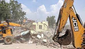 बांधकामावर पालिकेचा हातोडा; भारती विद्यापीठ परिसरात कारवाई