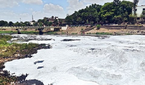 इंद्रायणी नदीपात्रात फेसयुक्त पाणी