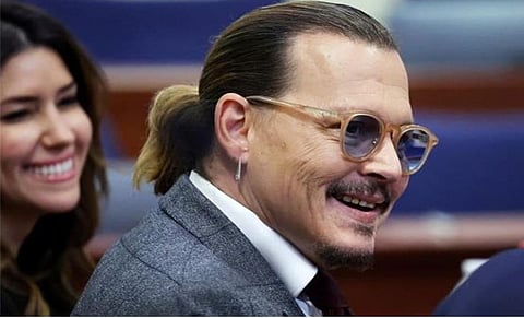 Johnny Depp gives tip  : भारतीय जेवणाची लज्जतच न्यारी…हॉलीवूड अभिनेत्‍याने वेटरला दिली तब्‍बल ४९ लाखांची टिप!