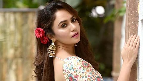  amruta khanvilkar