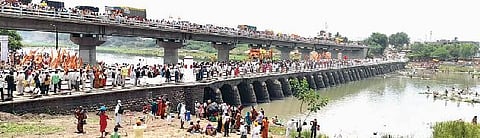 निरा : माउलींच्या पादुकांचं निरेत शाही स्नान संपन्न 