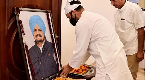 Sidhu Moosewala : राहुल गांधींनी घेतली सिद्धू मूसेवालांच्‍या पालकांची भेट