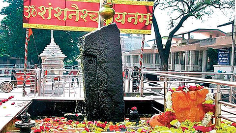 शनिचौथर्‍यावर आता तेल अभिषेक करण्याची संधी