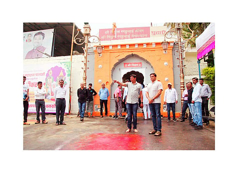 आकुर्डीतील विठ्ठल मंदिर परिसरातील तयारीची पाहणी करताना महापालिका आयुक्त राजेश पाटील.