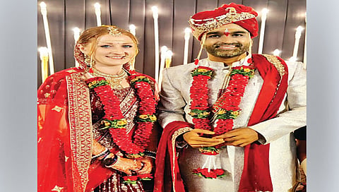 अनोखी प्रेमकहाणी : लंडनची जॉर्जिया अन् मालेगावचा कृष्णा पवार विवाहबंधनात