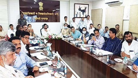 ठाणे : खड्ड्यांवरुन अधिकार्‍यांची कानउघडणी