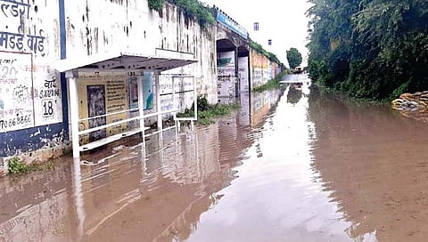 सातारा : ढगफुटीने अक्रित : गटारी अमावस्‍येच्या रात्री कवठेत गटारगंगा; १५० घरांत घुसले पाणी