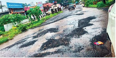 खेड शिवापूर : चार वर्षे पूर्ण होत आले तरीही रस्ता अपूर्णच