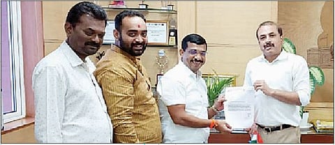 पुणे शहरातील रस्त्यांची दुरुस्ती करा; शिंदे गटाचे नाना भानगिरे यांची मागणी