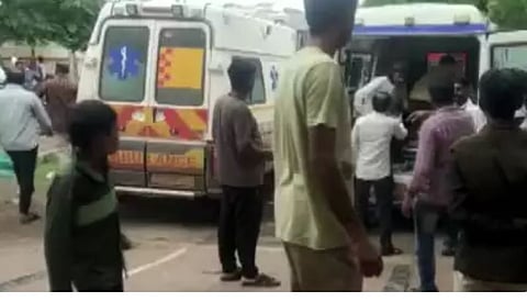 Gujarat hooch tragedy : गुजरातमध्‍ये विषारी दारुने हाहाकार : मृतांची संख्‍या २५ वर, ४० जणांवर उपचार सुरु