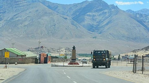 पूर्व लडाखमध्ये ‘ड्रॅगन’ची पुन्हा कुरापत! LAC जवळ चिनी लढाऊ विमानाची घुसखोरी