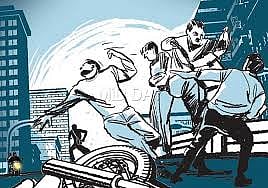 नगर : करंजी घाटामध्ये साडेसात लाखांची लूट
