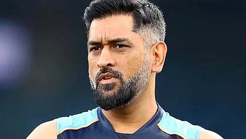 M. S. Dhoni : आयपीएस अधिकाऱ्याविरोधात धोनीची मद्रास हायकोर्टात याचिका