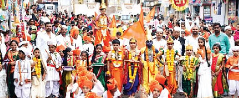पाथर्डीत विद्यार्थ्यांच्या दिंड्यांनी वेधले लक्ष