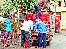 गॅस वितरकांकडून ग्राहकांची लूट; कॅश मेमो आणि प्रत्यक्ष पावतीत फरक