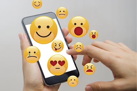 World Emoji Day: तरुणांच्या मनातील शब्दांची जागा आता अ‍ॅनिमेटेड इमोजीकडे