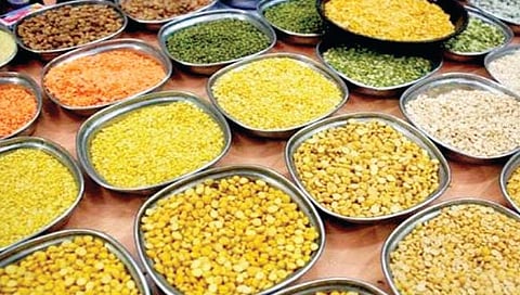 जीवनावश्यक वस्तू खरेदीसाठी किरकोळ व्यापार्‍यांकडे कल