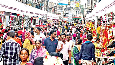 सातारा : शाहूनगरीत गणेशभक्‍तांची अलोट गर्दी