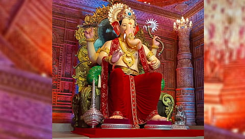 मुंबई : लालबागच्या राजाची पहिली झलक! मुख दर्शनाला भाविकांची अलोट गर्दी