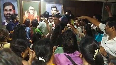 डोंबिवली : फाेटाे लावण्‍यावरुन शिवसैनिक आणि शिंदे समर्थकांमध्‍ये राडा