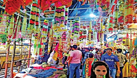 मुंबई : चाहूल बाप्पाच्या आगमनाची