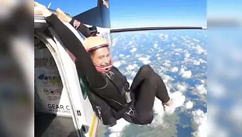 Skydiving आधी 'तिचा' हवेत एक्सरसाइज...(व्‍हिडिओ )