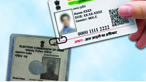 Aadhaar card  linkages voter ID : आधार कार्ड-मतदान ओळखपत्र लिंक मोहिम आजपासून, जाणून घ्‍या संपूर्ण प्रक्रिया…