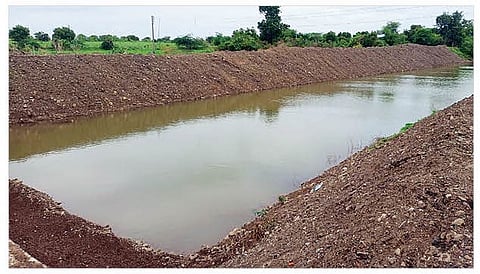 करंजी : शिराळ (तालुका पाथर्डी) येथील बंधार्‍याची दुरुस्ती केल्यानंतर साचलेले पाणी. (छाया : मयूर मुखेकर)