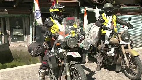 दोन तिबेटीयनांची कर्नाटक ते लद्दाख ‘बाईक रॅली’, मुक्त तिबेटसाठी पाठिंबा देण्याची विनंती
