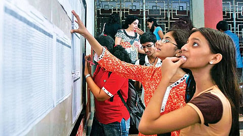 Pune School News ; संपर्क केंद्रांची मक्तेदारी संपुष्टात
