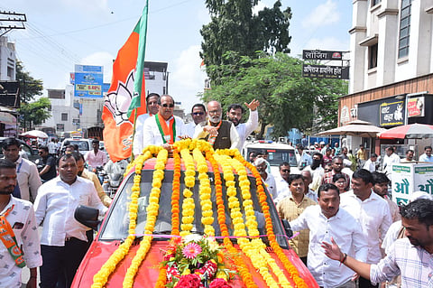 राज्यात वाळू बाबत महिन्यातच सर्वांकष धोरण घेणार : महसूल मंत्री राधाकृष्ण विखे