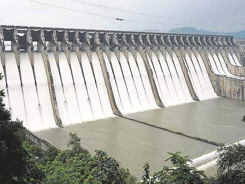 खडकवासला : वरसगाव धरण वाहू लागले; धरणसाखळीत 98.37 टक्के पाणीसाठा
