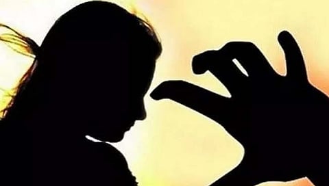 राहुरीत शैक्षणिक पेशाला काळिमा फासणारी घटना ! मद्यपी शिक्षकाचं पाचवी- सहावीच्या विद्यार्थिनीनींसोबत गैरवर्तन