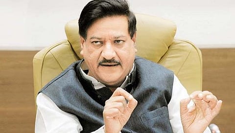Maharashtra political crisis : नैतिकतेच्या आधारावर बेकायदेशीर सरकारने त्वरित राजीनामा द्यावा : पृथ्वीराज चव्हाण