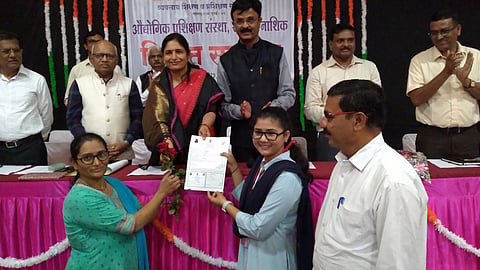 सातपूर : प्रथमच औद्योगिक प्रशिक्षण संस्था सातपूर येथे दीक्षांत समारंभप्रसंगी आमदार सीमा हिरे यांच्या हस्ते विद्यार्थ्यांना गौरवण्यात आले. (छाया: कमलाकर तिवडे)