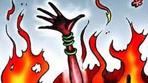 जळगाव : अमळनेरला दोन महिलांना जिवंत जाळण्याचा प्रयत्न