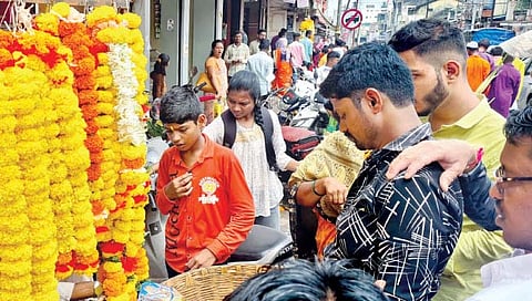 सातारा : बाजारपेठेत आवाज फक्‍त बाप्पांचाच