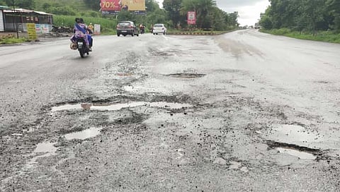जयसिंगपूर : सांगली-कोल्हापूर महामार्ग अडकला घोषणांच्या हवेत